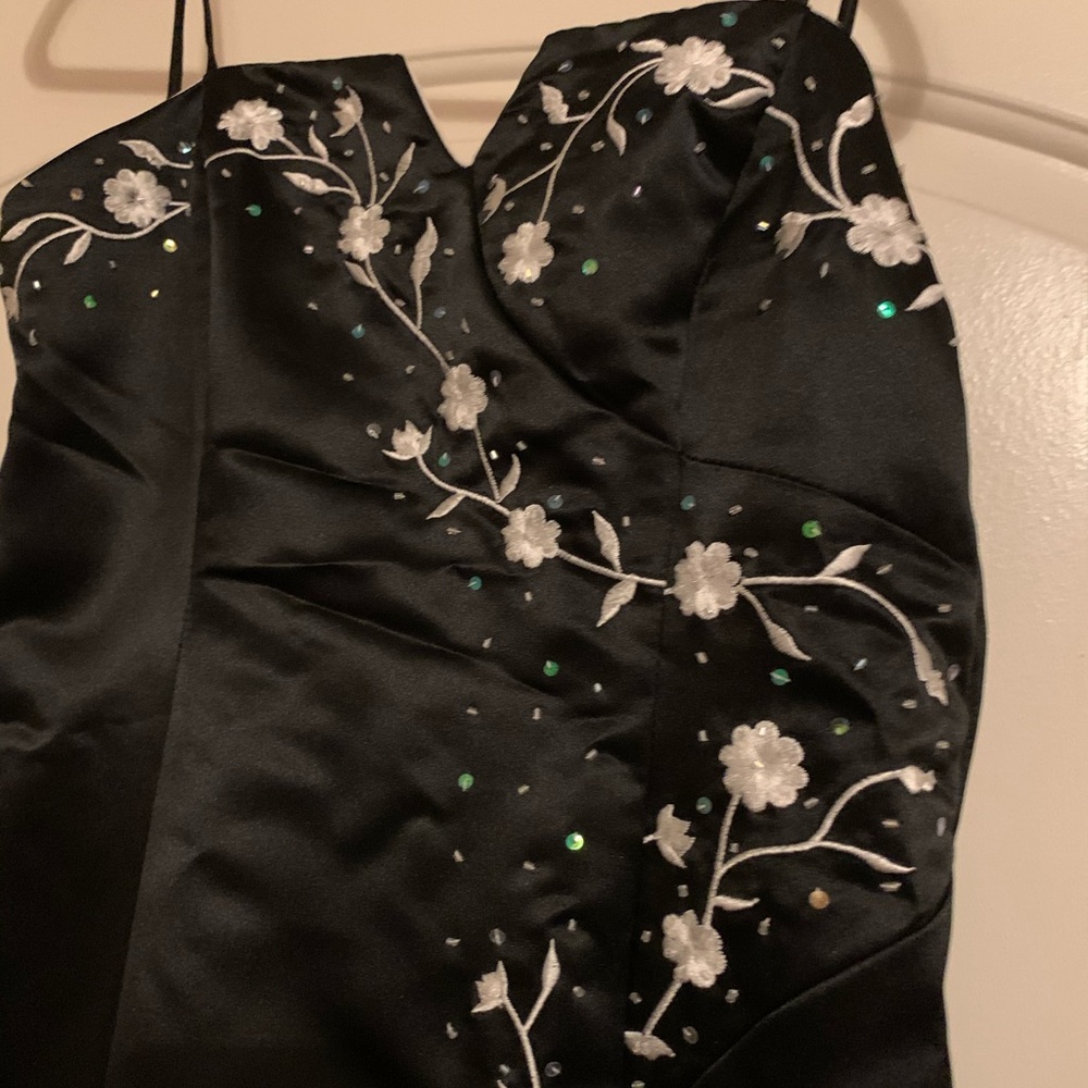 Dress - Picture 3 of 3